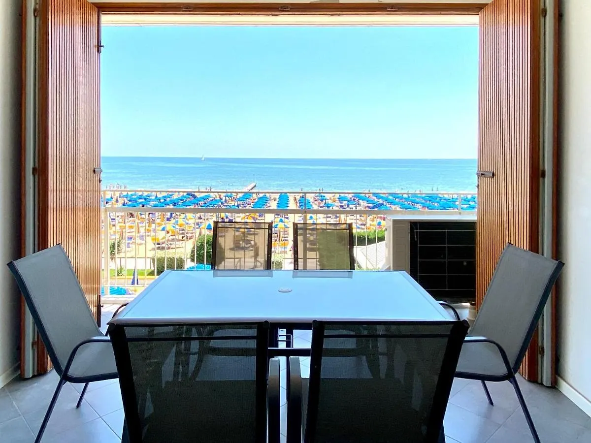 Fronte Mare Stupenda Terrazza Piramide Jesolo Lido Carraro Immobiliare - Family Apartments